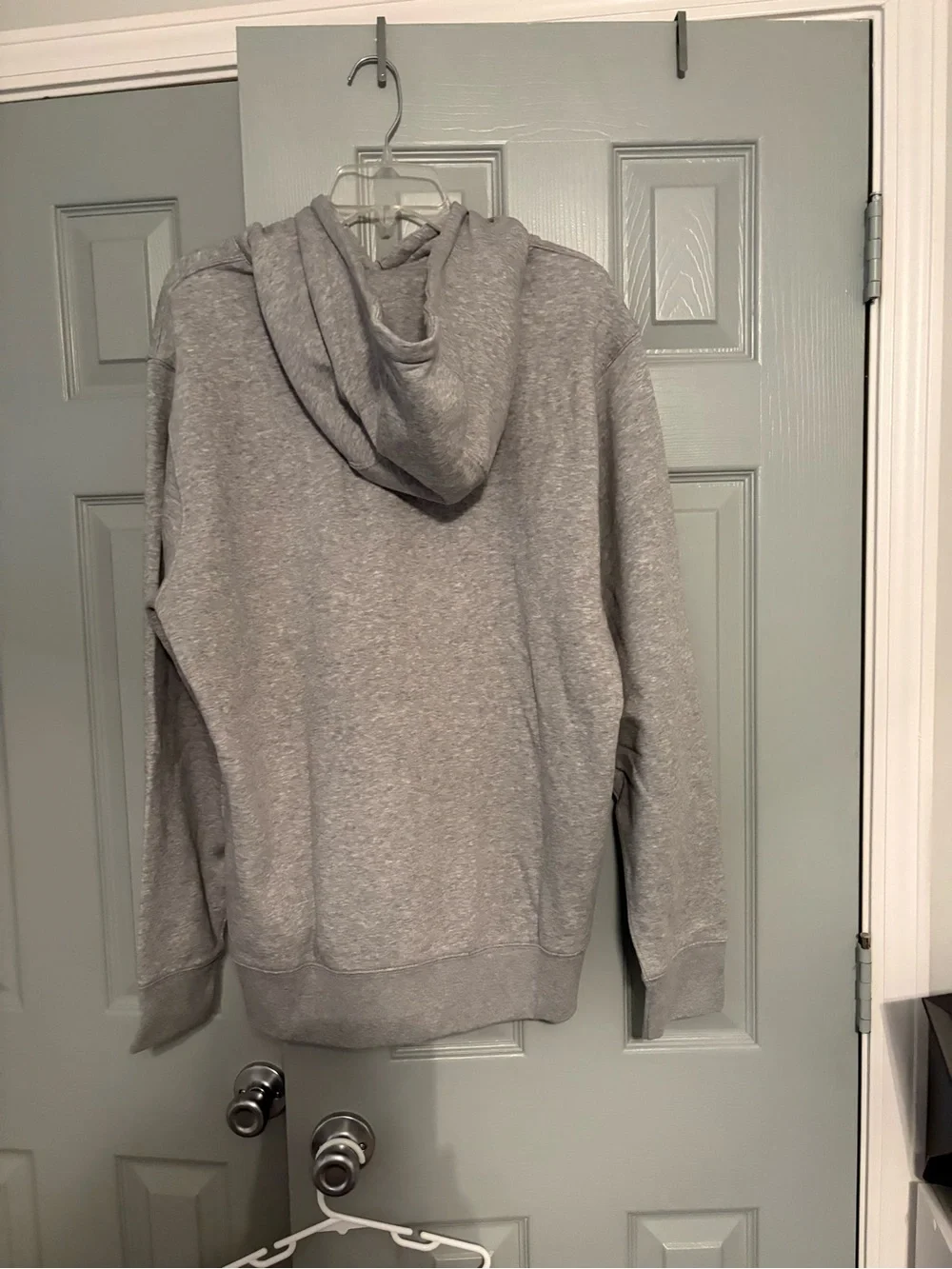 Nike Men’s Light Gray Hooded Sweatshirt with White Swoosh